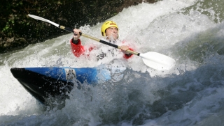 Kayak en aguas bravas